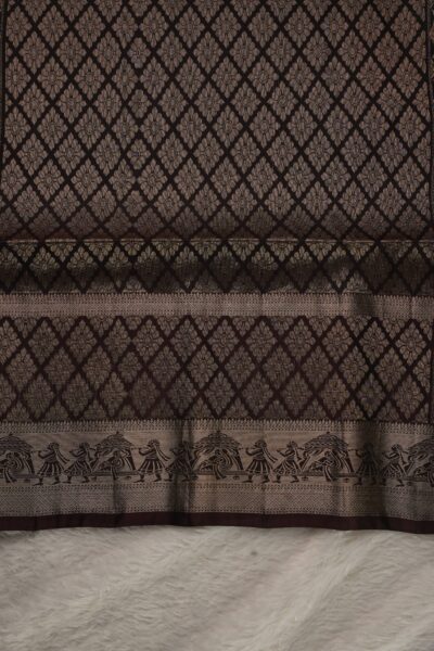 Heavy brocade deep coffee brown pallu of a lightweight Kanchi Pattu saree, featuring a dense geometric diamond pattern and a traditional narrative procession border.