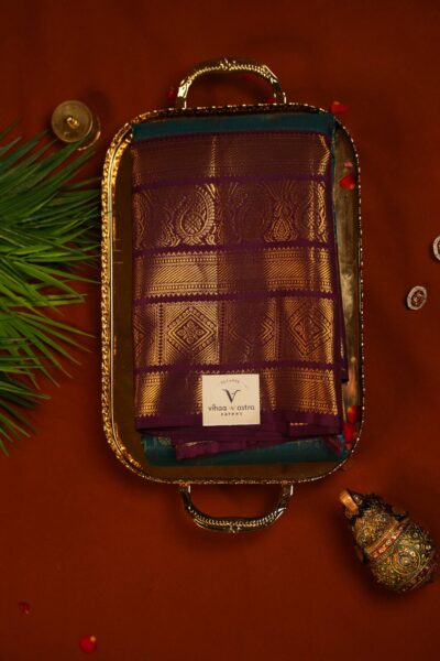 Elegant Tea Green Pure Handloom Kanjeevaram Pattu Saree with Maroon Kanchi Border